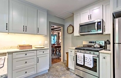 Lynn Cottage | Tryon Historic Cottage Remodeled/Romantic Extras!