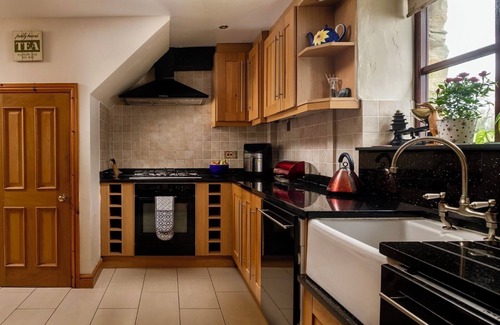 Tan-y-groes Cottage | Trysor Holiday Cottage a stunning Coach house with sea views, near Penbryn beach