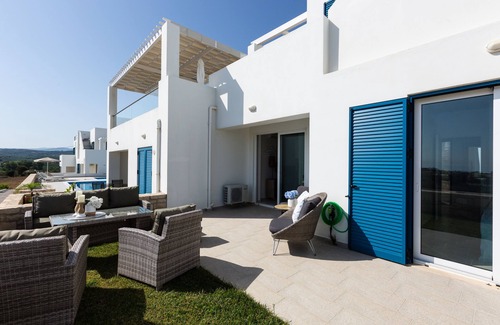 Kavros House | TSV 8, Modern 3 bedroom house close to the beach