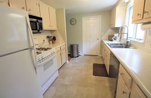 Wellfleet House | Tucked Away Home Offering Privacy But Conveniently Close To Main St (2315)