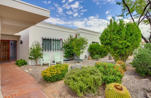 Northridge Estates House | Tucson Townhome with Shared Pool in 55 and Community!