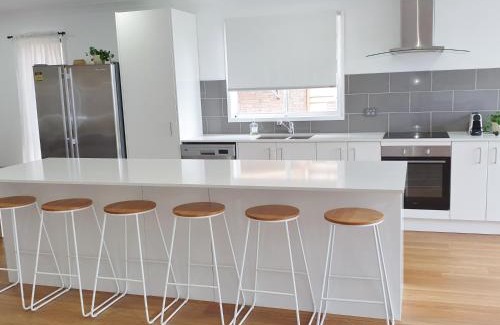 Gorokan House | Tuggerah lakefront 4 bed 2 bath home with stunning views