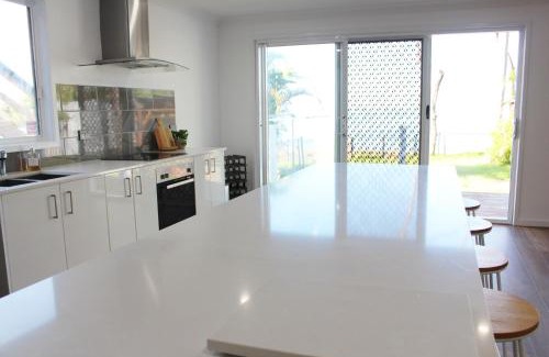 Gorokan House | Tuggerah lakefront 4 bed 2 bath home with stunning views