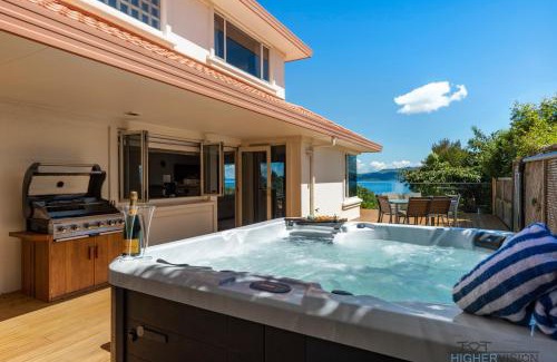 Waipahihi House | Tui Lookout - Spa Pool & Lake Views