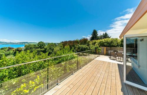 Waipahihi House | Tui Lookout - Spa Pool & Lake Views
