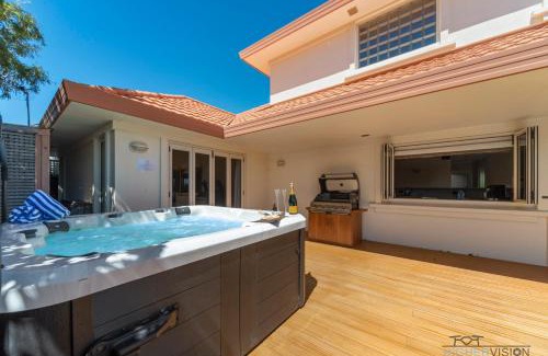 Waipahihi House | Tui Lookout - Spa Pool & Lake Views