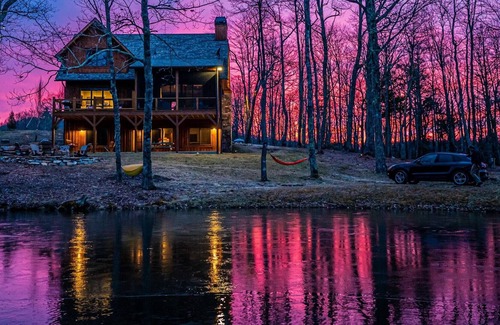 Glenville House | Tulip Pond - Beautiful Home on Tranquil Pond in Chinquapin