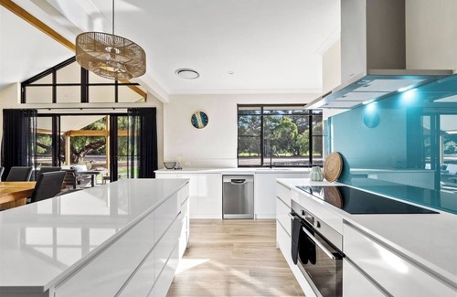 Margaret River House | Turf and Surf Luxe Retreat Backing onto Golf Course