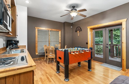 Lancaster Cabin | Turkey Ridge (Dog-Friendly)