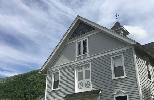 Bloomville House | Turquoise Barn Catskills 1800s Carriage House Barn w/Pond/Mtns on 13 acres