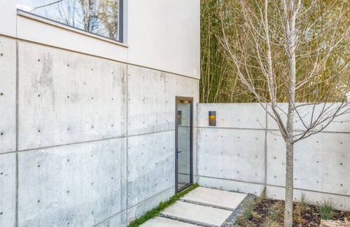 Oak Lawn Cottage | Turtle creek Trailhouse, adjoining the Katy Trail
