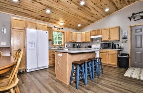 Mercer Cabin | Turtle Flambeau Flowage Hideaway