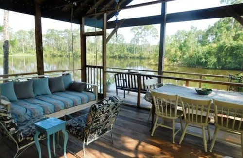 Apalachicola Cabin | Turtle Pond cabin in Apalachicola with WiFi, Pet Friendly, Couples Retreat