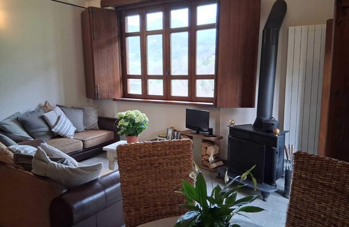 Guzzano-pieve di Controne House | Tuscan Farmhouse, panoramic views, pool, near to Lucca, Pisa & Florence
