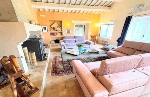 San Casciano dei Bagni Villa | Tuscan Magic - sleeps 14 - exc pool, extensive parkland + private restaurant