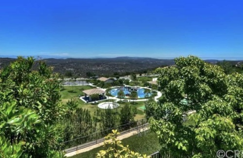 Turtle Ridge House | Tuscan Retreat- Less than 5 minutes away from the beach. Pet friendly.