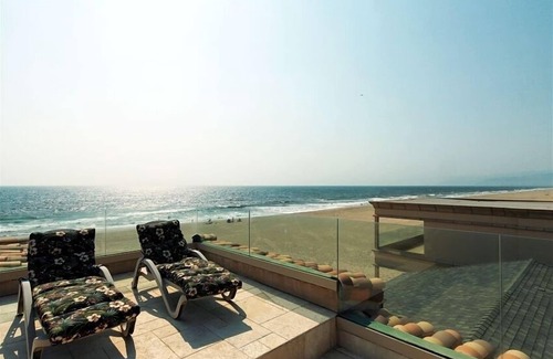 Oxnard Shores House | Tuscan Sol OceanFront with hot tub, pool table, 3 fireplaces at Mandalay Shores.
