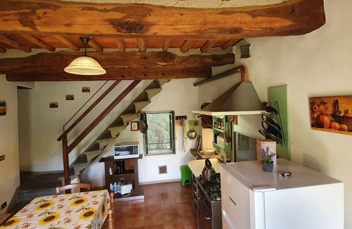Pescia House | Tuscan-style farmhouse, surrounded by greenery, between Lucca, Pisa and Florence