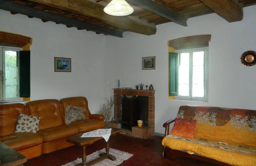 Pescia House | Tuscan-style farmhouse, surrounded by greenery, between Lucca, Pisa and Florence
