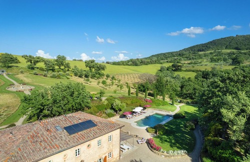 Casole d'Elsa Villa | Tuscan villa with 20,000 square meters park and private pool nera Siena