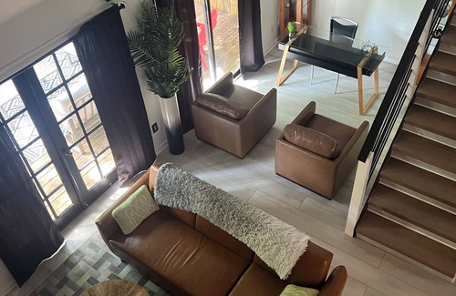 Smyrna House | Tuxedo Touch Modern 2BR Townhouse