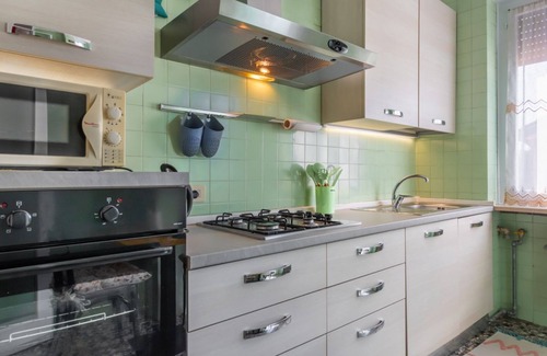 Treviso Apartment | TV Vintage@The River