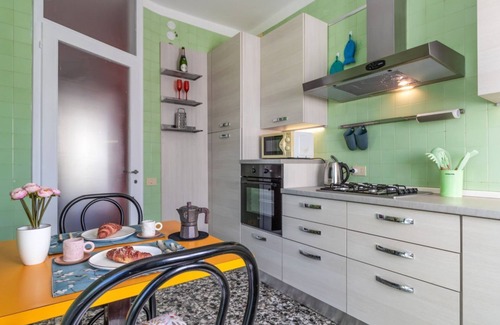 Treviso Apartment | TV Vintage@The River