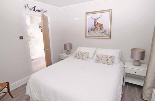 Lee-on-the-Solent Apartment | Twenty One-A - an apartment that sleeps 6 guests in 3 bedrooms
