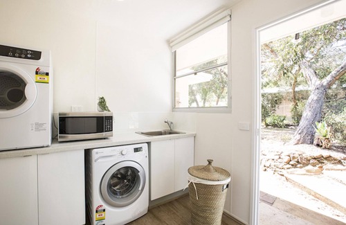 Anglesea House | Twiggy, Anglesea - 1 NIGHT FREE!* - Renovated 1960's gem
