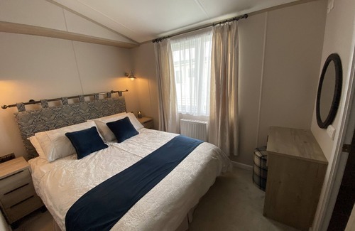 Truro Cabin | Twilight Lodge & Hot Tub (2 Bd rm) 2.5 miles to beach, peaceful setting.