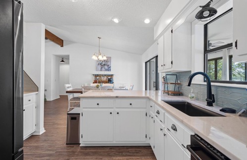 Horseshoe Bend House | Twilight Lodge on Diamond Lake - Waterfront Home