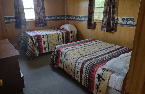 Tomahawk Cabin | Twin Bay Resort Cabin # 2