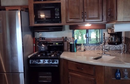 Honor House | Twin Birch Resort - The Loon on the Lake - Lakefront with Dock, Kayak, and Rowboat!