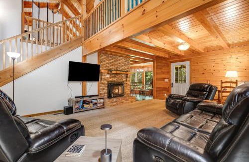 Brevard House | Twin Creeks Lodge by AvantStay 33 Acre Retreat