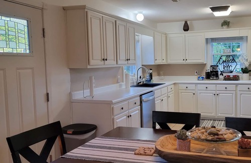 Somerset House | Twin Lakes House - Spacious 4BR/3BA Lake Cumberland- Somernites Cruise -Pets OK