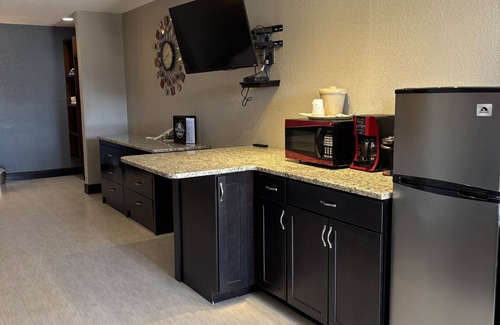 Stigler Hotel | Twin Lakes Inn and RV