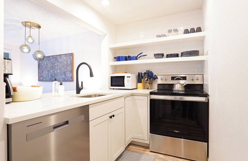 Glacier Condo | Twin Lakes Retreat | Newly remodeled condo close to Mt. Baker!