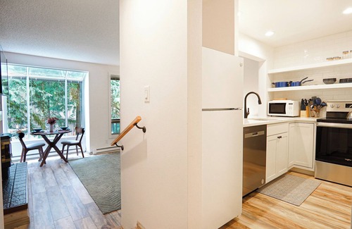 Glacier Condo | Twin Lakes Retreat | Newly remodeled condo close to Mt. Baker!