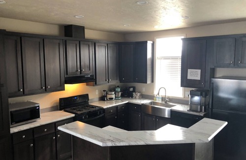Swanlake House | Twin Lakes w kayaks w bikes 1 king, 3 queen, 1 futon, includes use of 4 kayaks