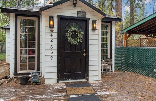 Big Bear Lake Cabin | Twin Pines Hideaway + BBQ + Fire-pit +Location!