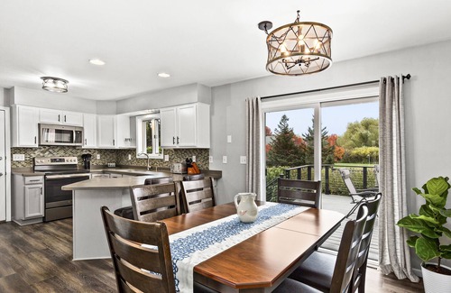 East End House | Twin Port Resort - Sauna & Attached Garage!