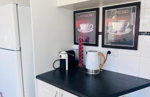Karabar House | Twin Room -2single beds in share house in Queanbeyan & Canberra