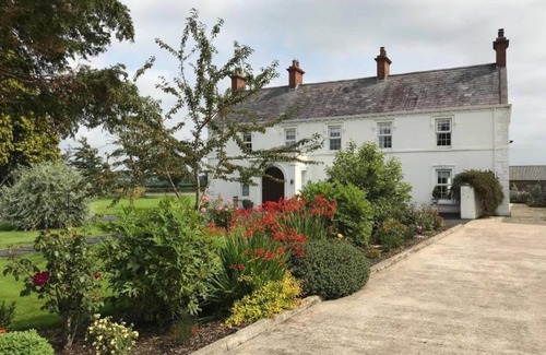 Craigavon Cottage | Twin Room Ensuite Near Hillsborough Palaces