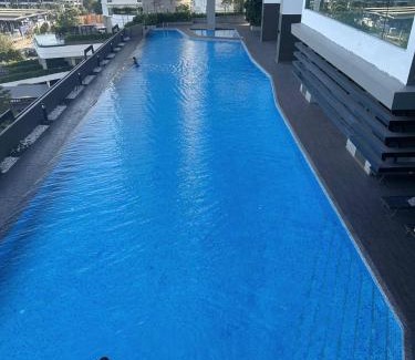 Central District Apartment | Twin Tower Residence Brand New Minimalist Suite 7pax 3 Min Walk from CIQ