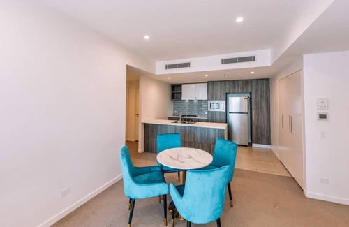 South Brisbane Apartment | Twin Vibe Bright and Modern 2BR Apartment