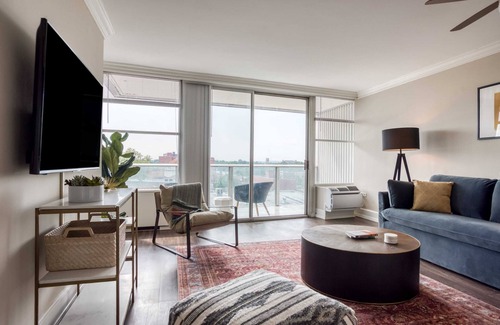 Old Louisville Apartment | TWO 800 Tower CozySuites w/ sky pool, lounge! 8FLR