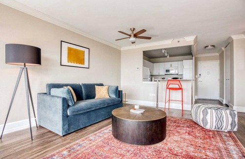 Old Louisville Apartment | TWO 800 Tower CozySuites w/ sky pool, lounge! 8FLR