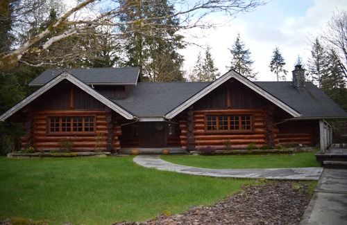 Beaver Cabin | Two Beautiful Log Cabins alongside the Sol Duc River!