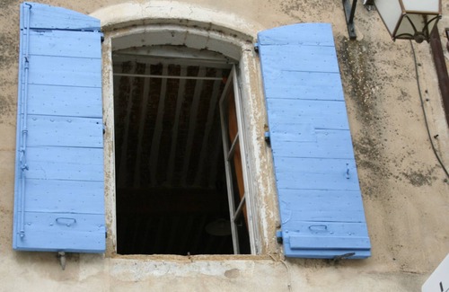 Lourmarin Apartment | Two Bedroom Apartment with Air Conditioning, Parking and Elevator in Lourmarin