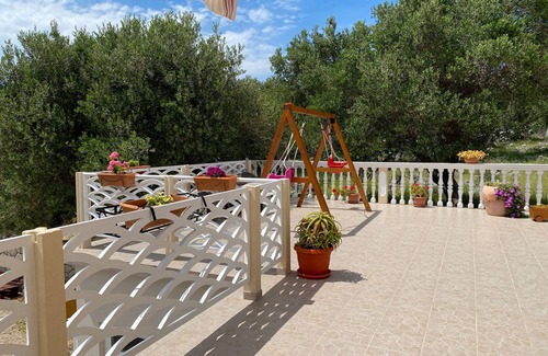 Lun Apartment | Two bedroom apartment with terrace and sea view Lun, Pag (A-11781-d)